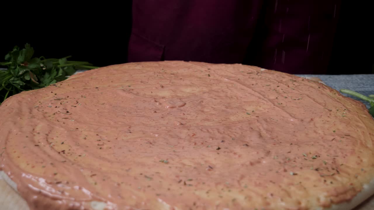 Preparazione di una pizza