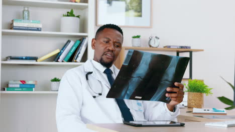 Worried-man-doctor-in-office-with-x-ray