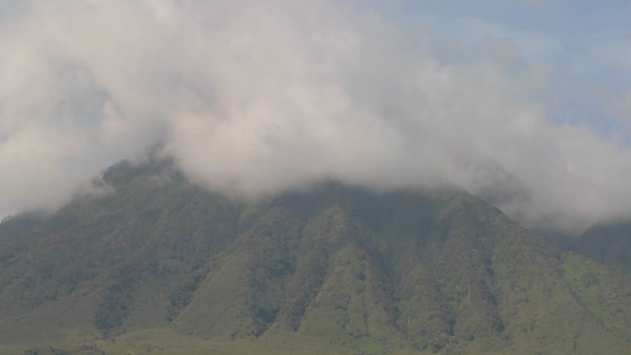 драматические таймлапс-снимки вулканов вирунга на границе руанды и конго