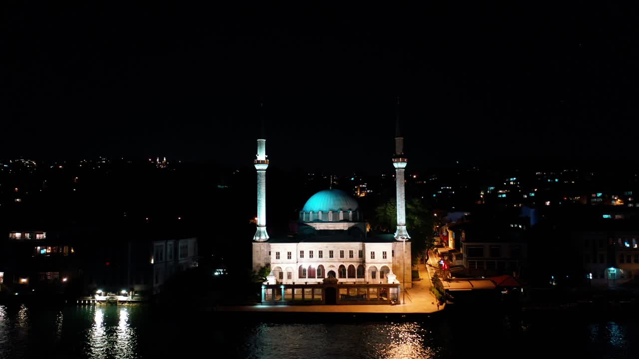 vista aérea de la mezquita de beylerbeyi en estambul