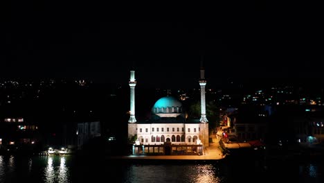 vista aérea de la mezquita de beylerbeyi en estambul