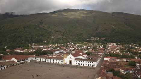 Beautiful-drone-shot-of-Villa-de-Leyva-in-Colombia