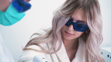 specialist-in-goggles-undergoes-laser-epilation-in-salon