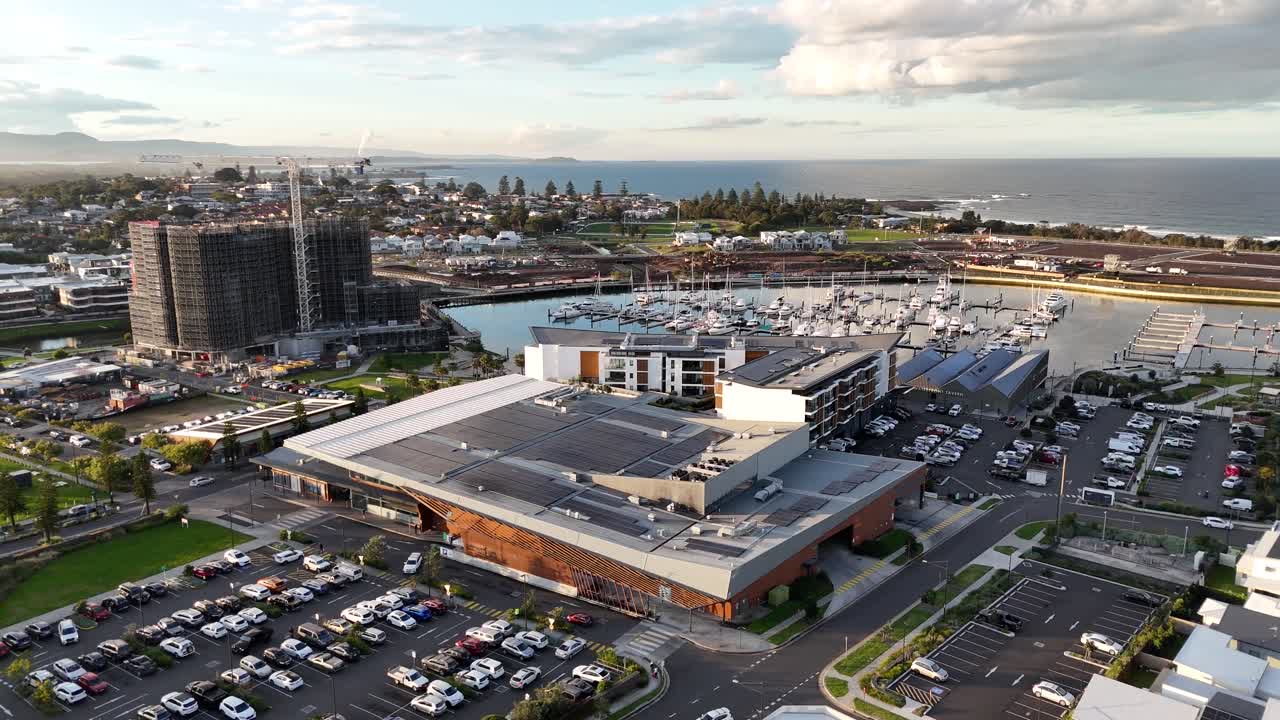 쇼핑 센터의 도 확립 및  코브 (nsw) 의 항구에 의해 새로 지어진 항구