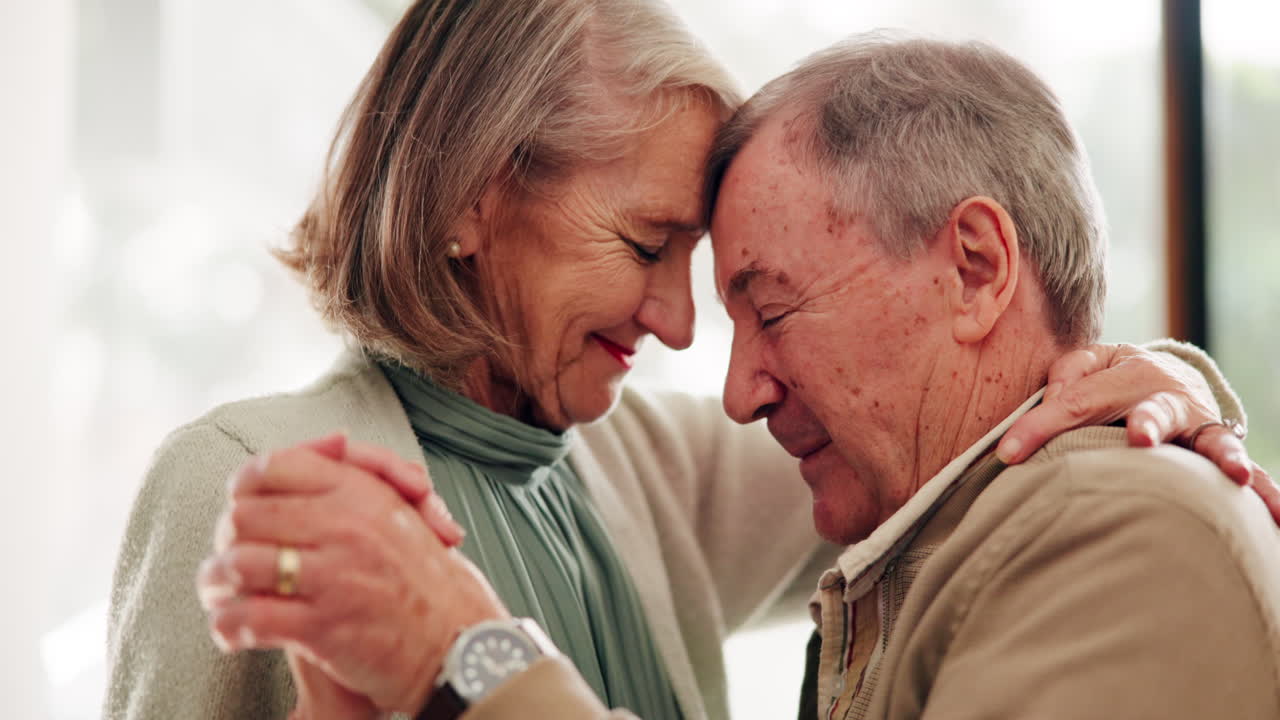 춤추는 노인 부부