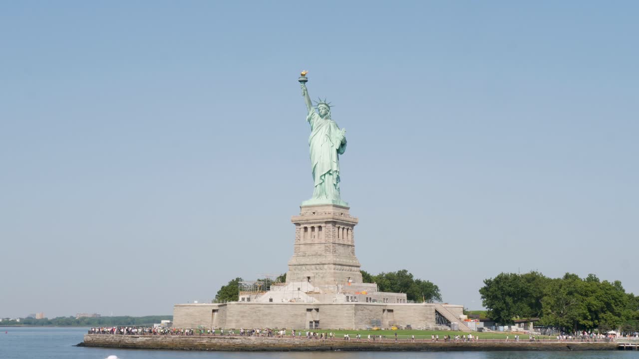 Slow motion landscape Statue of Liberty tourism Island attraction monument park Hudson River New York City USA America travel Manhattan harbour Staten Island