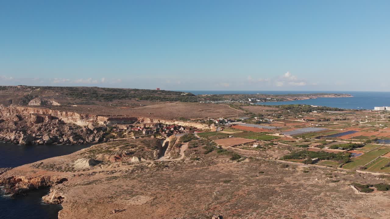 video aéreo de drones de malta, mellieha y alrededores