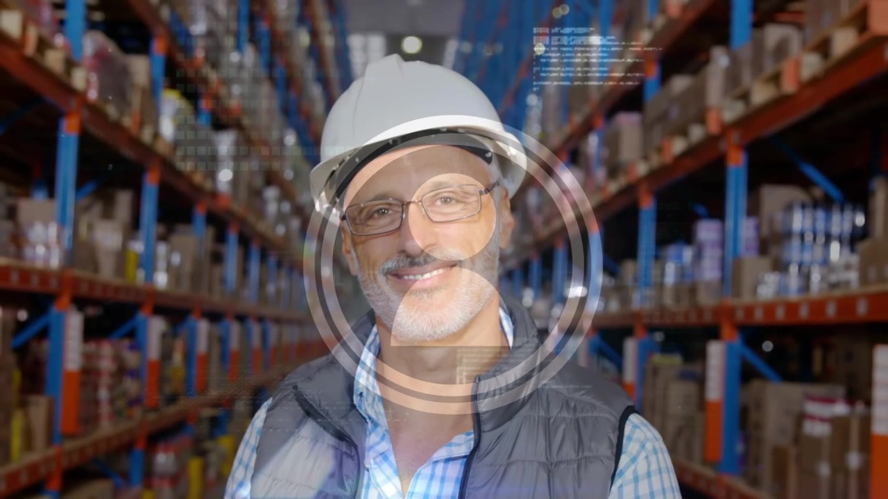 Animazione di elaborazione dati digitale su magazziniere caucasico
