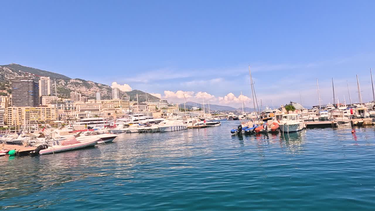 이탈리아 나폴리의 소렌토에 정박한 배