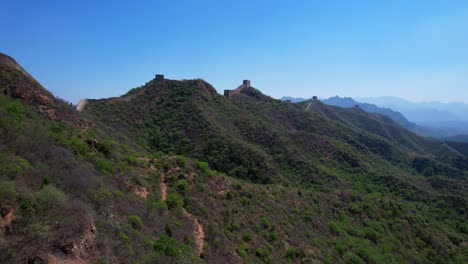 Torres-Defensivas-En-Las-Colinas-De-La-Sección-Jinshanling-De-La-Gran-Muralla,-China