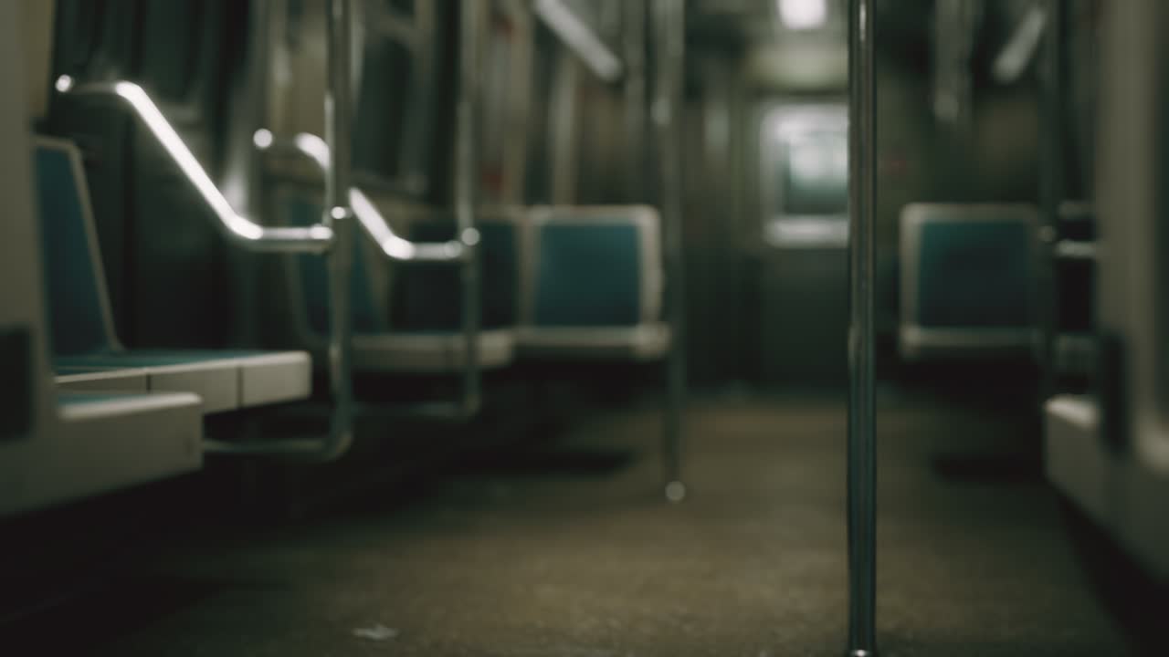 코로나바이러스 코로나19 전염병으로 인해 미국의 지하철 차량이 비어 있습니다.