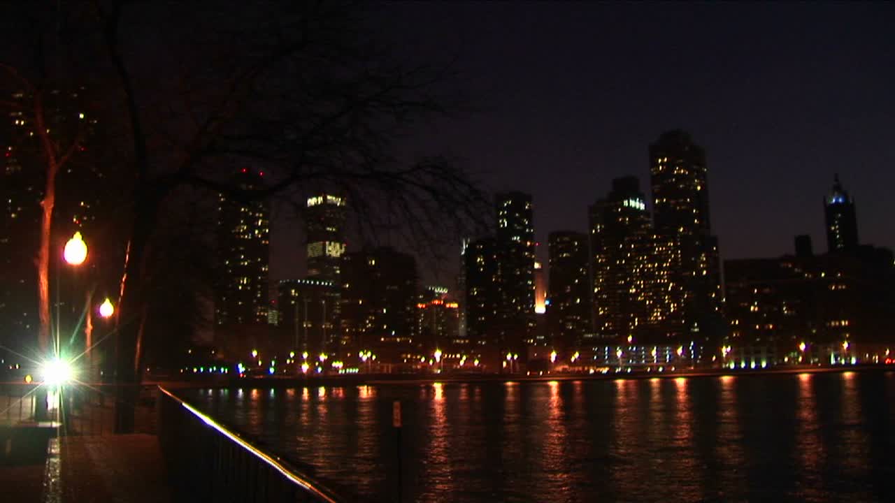 호숫가에서 밤에 시카고의 탁 트인 전망