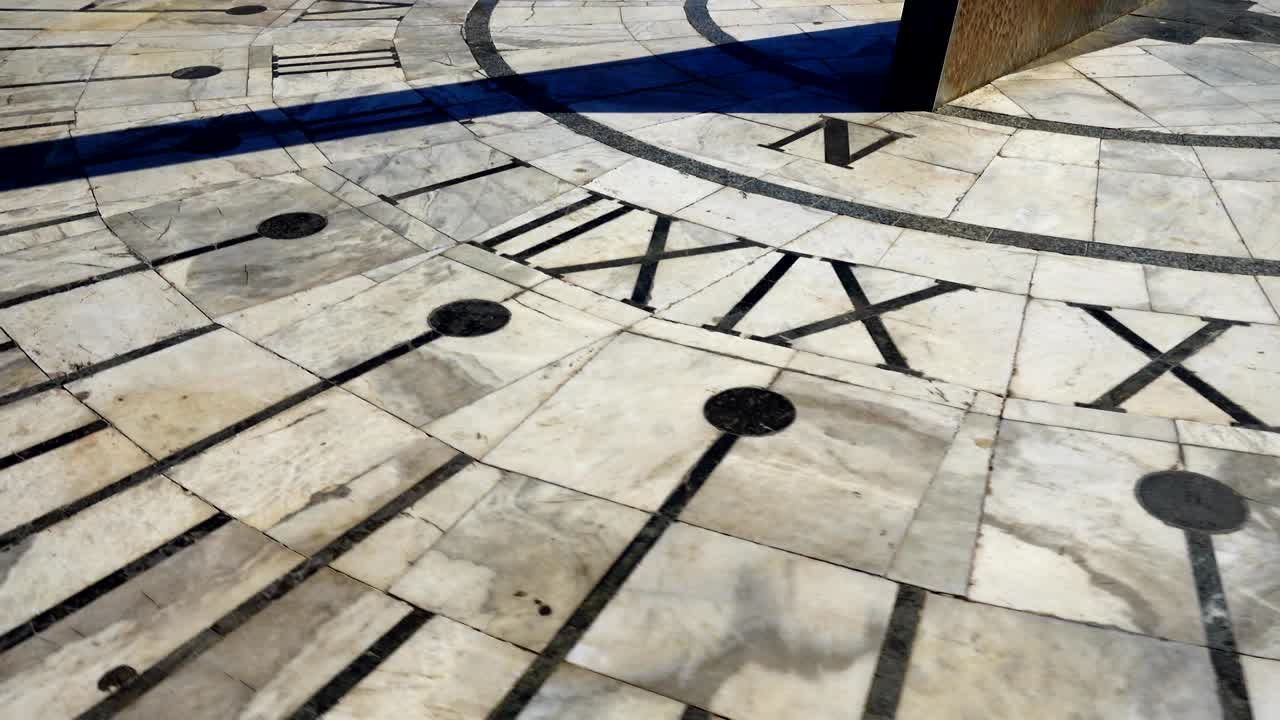 reloj de sol. disparar en el verano.