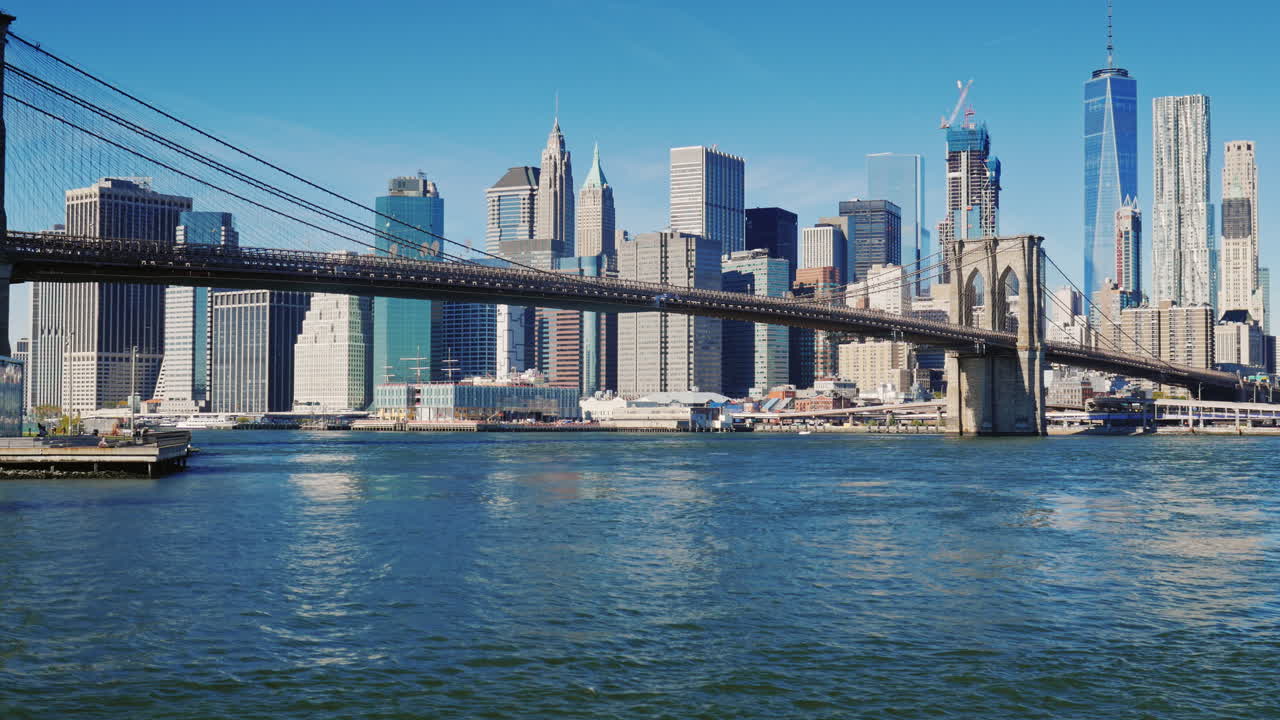 맨해튼과 브루클린 다리의 도시 풍경