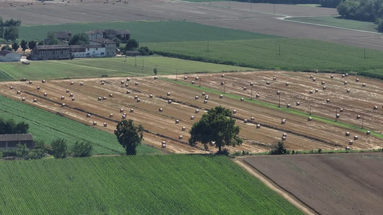 piacenza 시골 에 있는 큰  들 의 공중 촬영