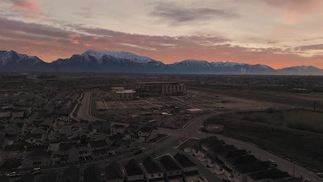 Lehi,-Utah,-Hiperlapso-Aéreo-Al-Amanecer-Con-Vistas-Al-Hospital-Infantil-Primario