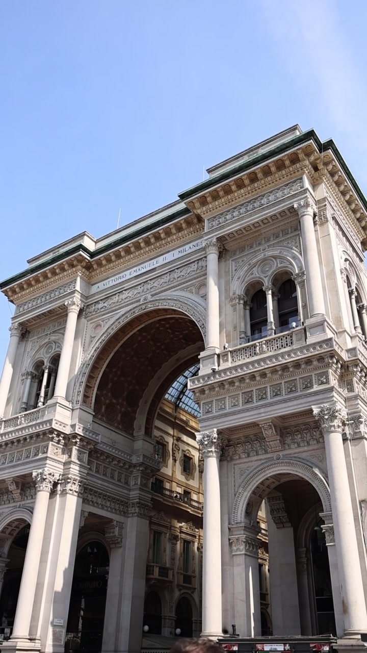 Vista dal Basso della Galleria Vittorio Emanuele II a Milano