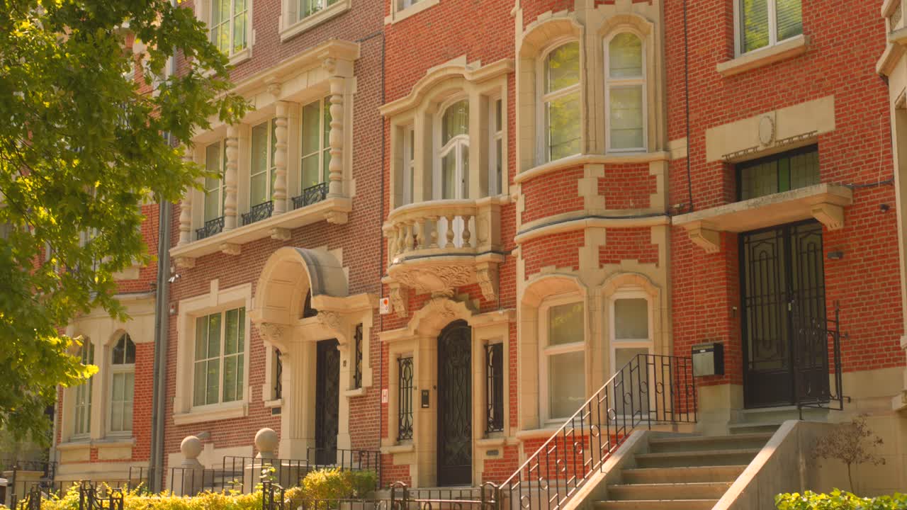 벨기에 브셀의 역사적인 도시에서 특별한 스타일을 가진 건축 건물