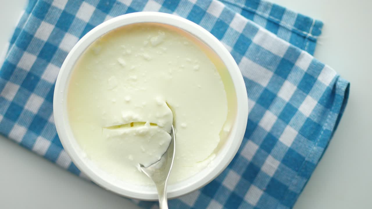 Premium stock video Fresh yogurt in a bowl on table