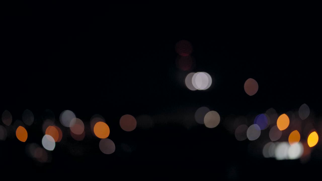 hermosas luces borrosas de la ciudad nocturna