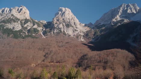 El-Famoso-Y-Hermoso-Valle-De-Valbona-En-Los-Alpes-Albaneses