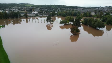 imágenes de drones que revelan el parque inundado de la pulgada sur en perth, escocia, el 8 de junio.