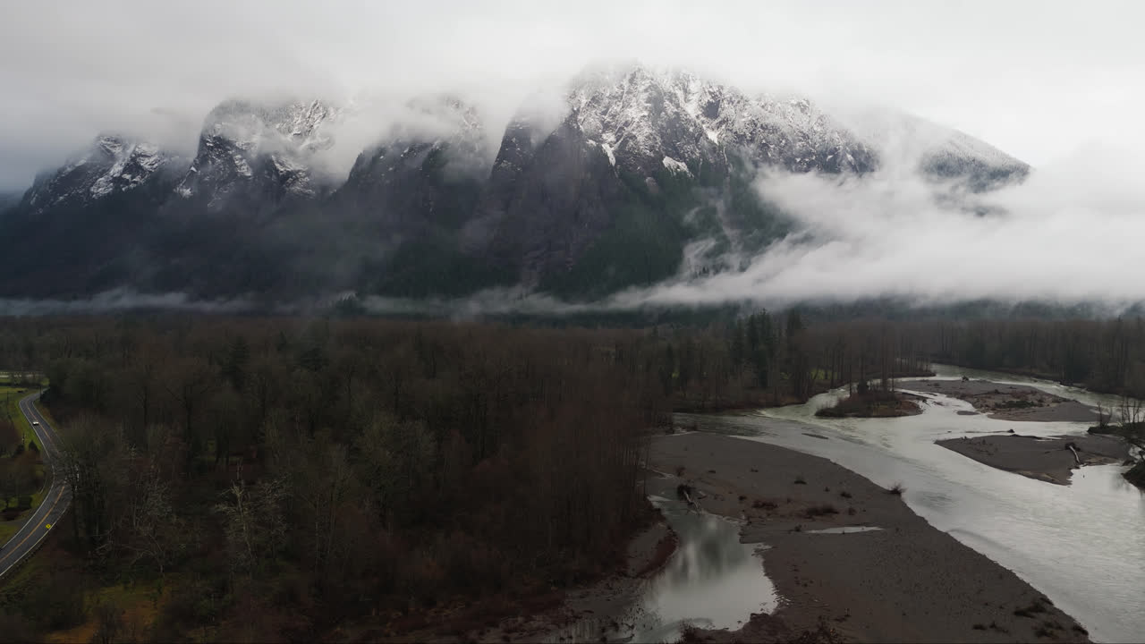 4K drone footage of mount si in the pacific northwest