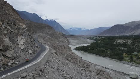 río y valle hunza