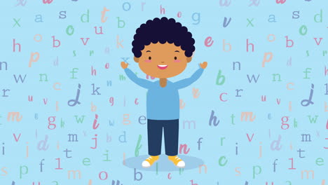 niño pequeño con letras del alfabeto