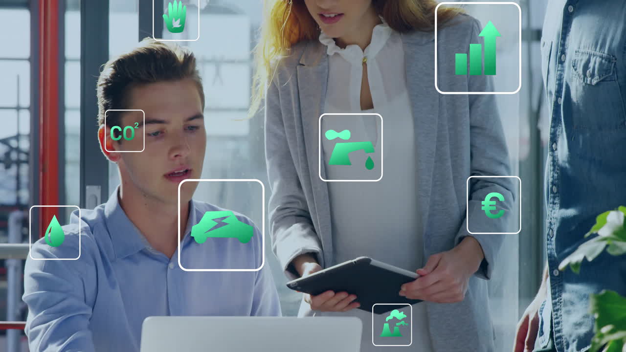 에코 아이콘과 데이터 프로세싱의 애니메이션 사무실에서 다양한 비즈니스 사람들을 통해