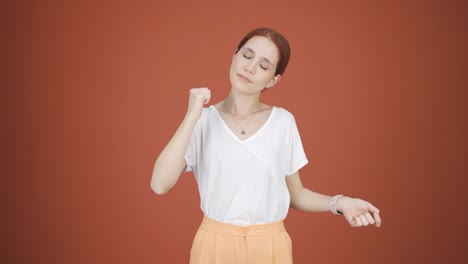 La-Mujer-Somnolienta-Bosteza.