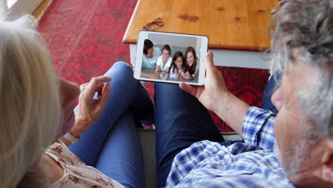 Couple-talking-on-video-meeting-on-a-smartphone