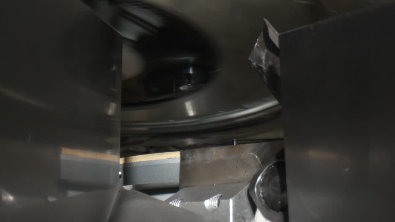 el surco: testigo detrás de la fascinante máquina de producción de vinilo en acción