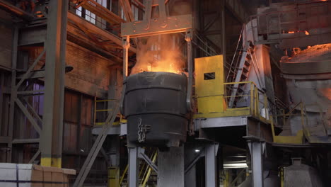 proceso de fundición de metales en una fundición