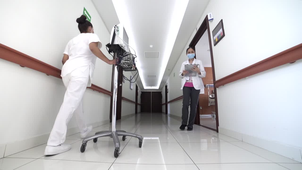 Hospital hall with doctor, static shot