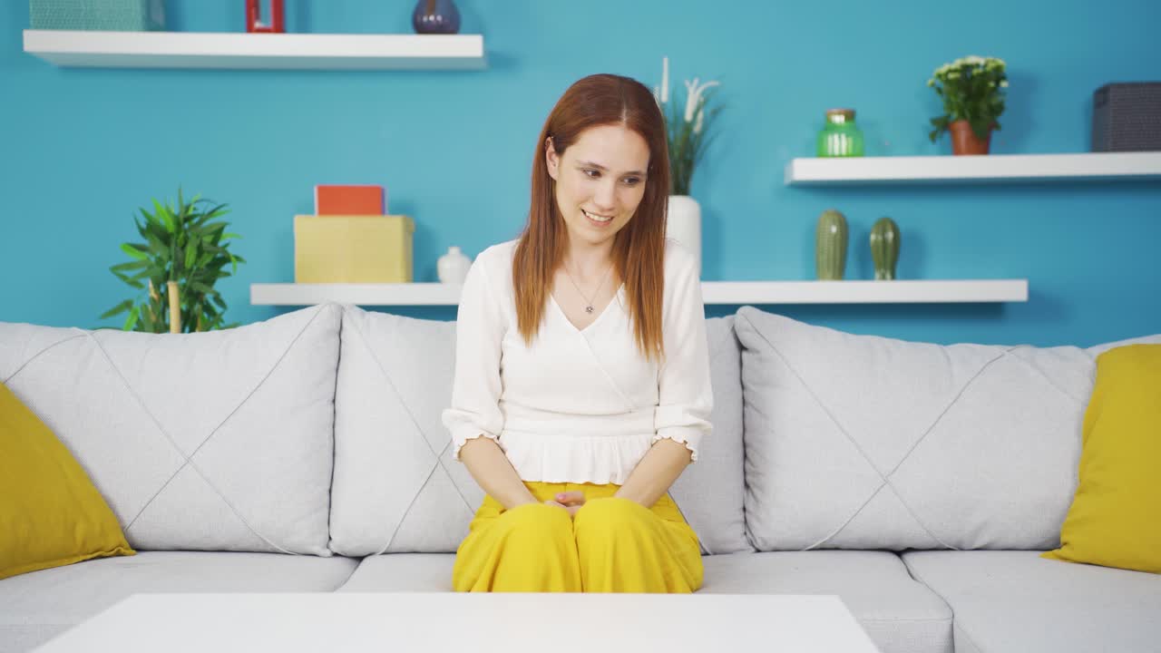 흥분한 젊은 여성의 초상화입니다.