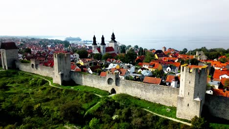 big-city-wall,-church,-small-town-by-the-sea,-visby,-sweden,-drone