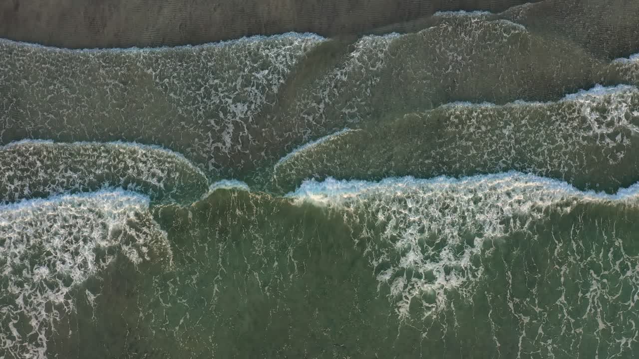 playa de olas abstractas en vista desde arriba.