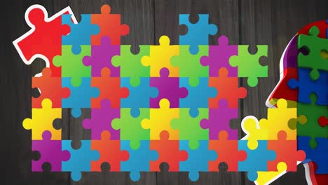 animación de piezas de rompecabezas coloridas, texto del mes de concienciación sobre el autismo