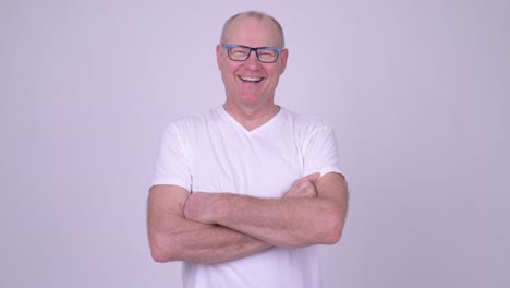 fotografía de estudio de un hombre de edad avanzada y guapo
