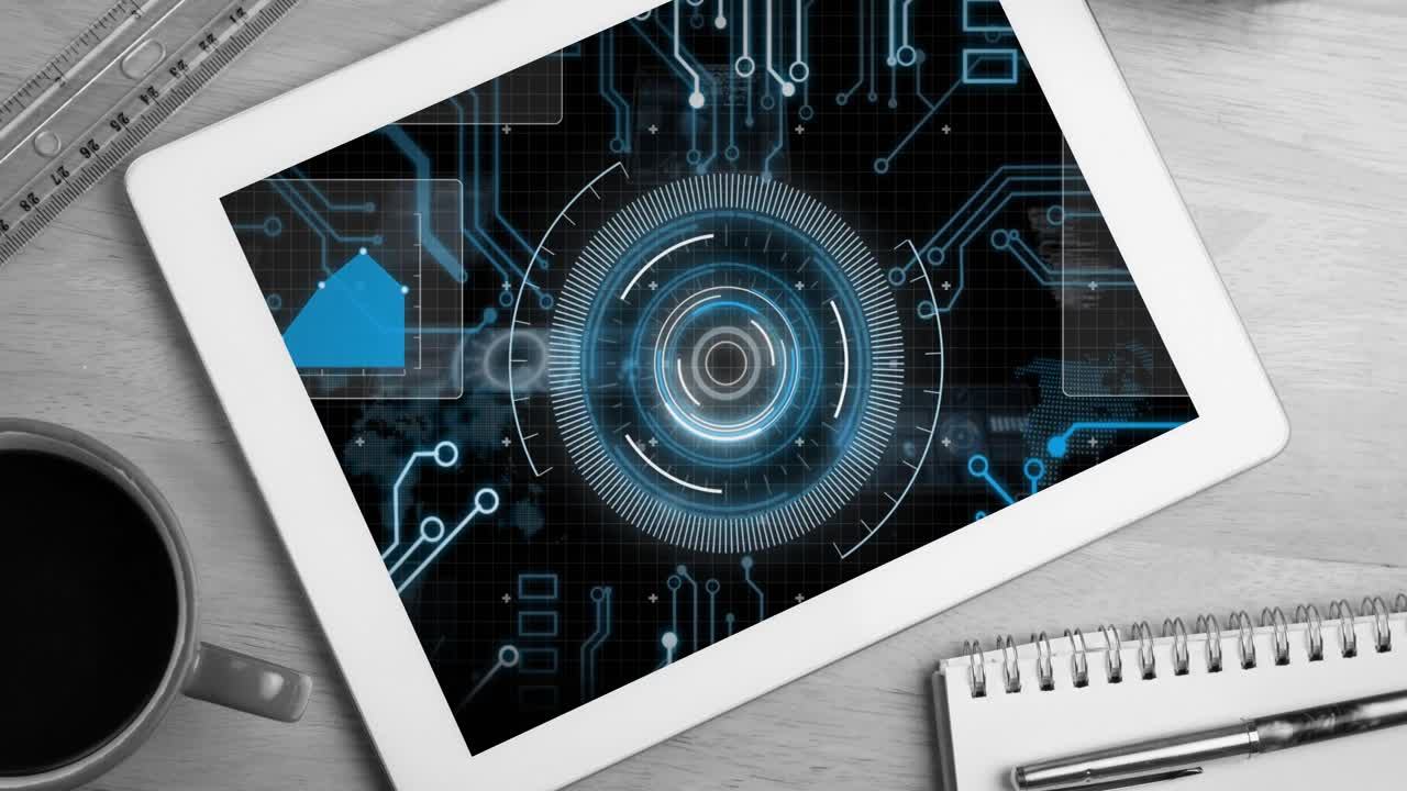 animación de escáner circular y procesamiento de datos en la pantalla de la tableta en el escritorio