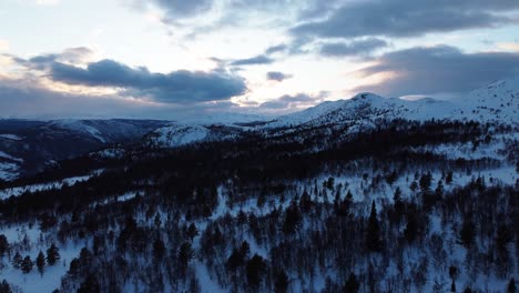 Aerial-Push-Looking-Over-Rondane-National-Park,-Norway