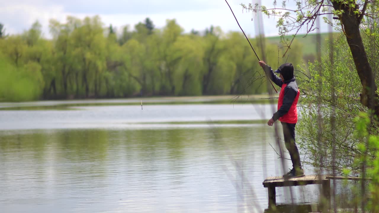 십대 는 연못 에서 시줄 을 잡는다