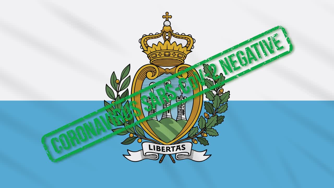 Bandiera di San Marino che sventola con timbro verde di libertà dal coronavirus, in loop