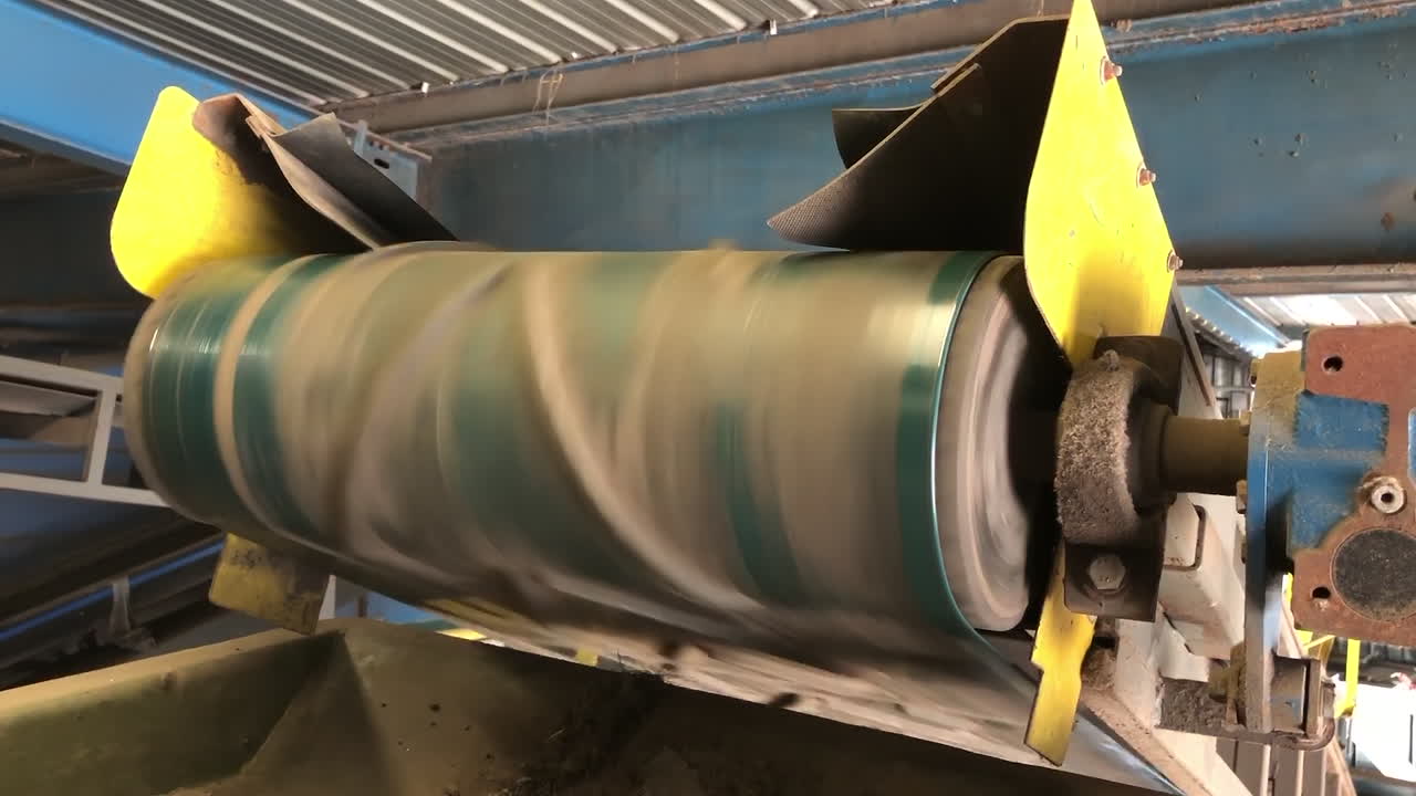 el final de una cinta transportadora de trabajo vacía