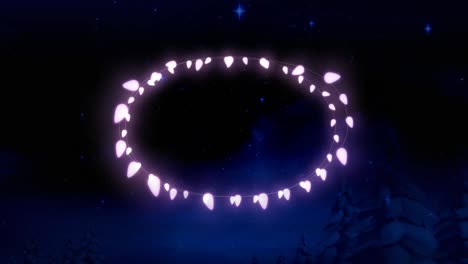 luces de hadas decorativas rosadas brillantes contra las estrellas azules brillantes en el cielo nocturno