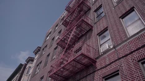 this is a recording of some building in the city of new york