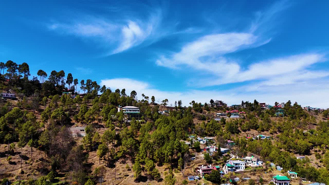 paisaje de la aldea de montaña