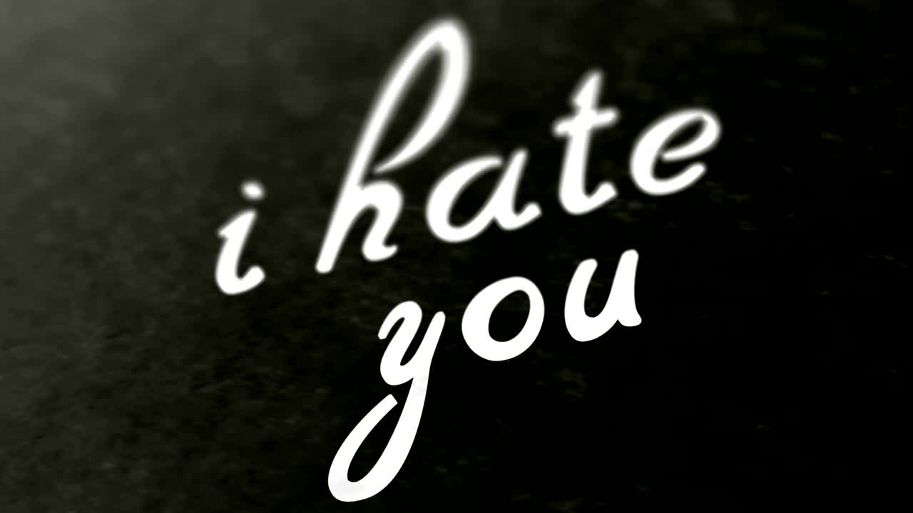 "te odio" en la página. las imágenes en bucle tienen resolución de 4k.