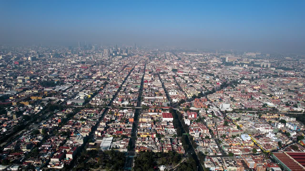 toma aerea de diversos barrios de la ciudad de mexico